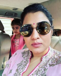 Nikita Thukral Instagram - Before and after the function is over. @jasmyrra_nikitamago @tinapuga @#tinasharmagayi