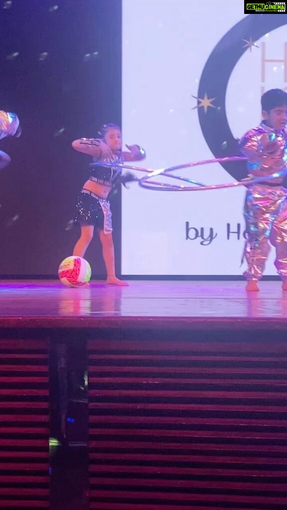 Nikita Thukral Instagram - As a mother feeling so proud to see u dancing on stage like this keep working hard. Felt like sharing my joy with my inst family .I can’t forgot the sentence u said to me after the show Mom my tears are coming down I don’t know why. They were tears of joy my princess @jasmyrra_nikitamago 😊(touched my heart) #holahooping #actressdaughter #tiddler #gratitude #love #daughter #proudmommy #hippakids #happiness