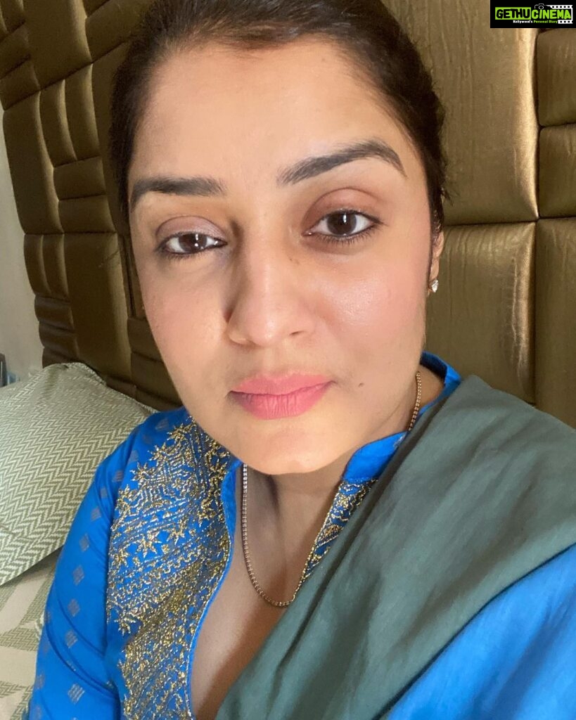 Nikita Thukral Instagram - The world is full of magic things,patiently waiting for our senses to grow sharper and wise. 💛#bluesuit #jasmyrraofficial #jasmyrracreations #love#deceber2022 #indianwearlove #actresslife #beauty #photooftheday #trneding ##viral #selfiequeen #happy