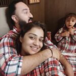 Nikita Thukral Instagram - Merry Christmas to everyone #christmas #celebration #celebrity #december #holidayseason @gagandeepsinghmago @jasmyrra_nikitamago #twinning #twinningwithmommy