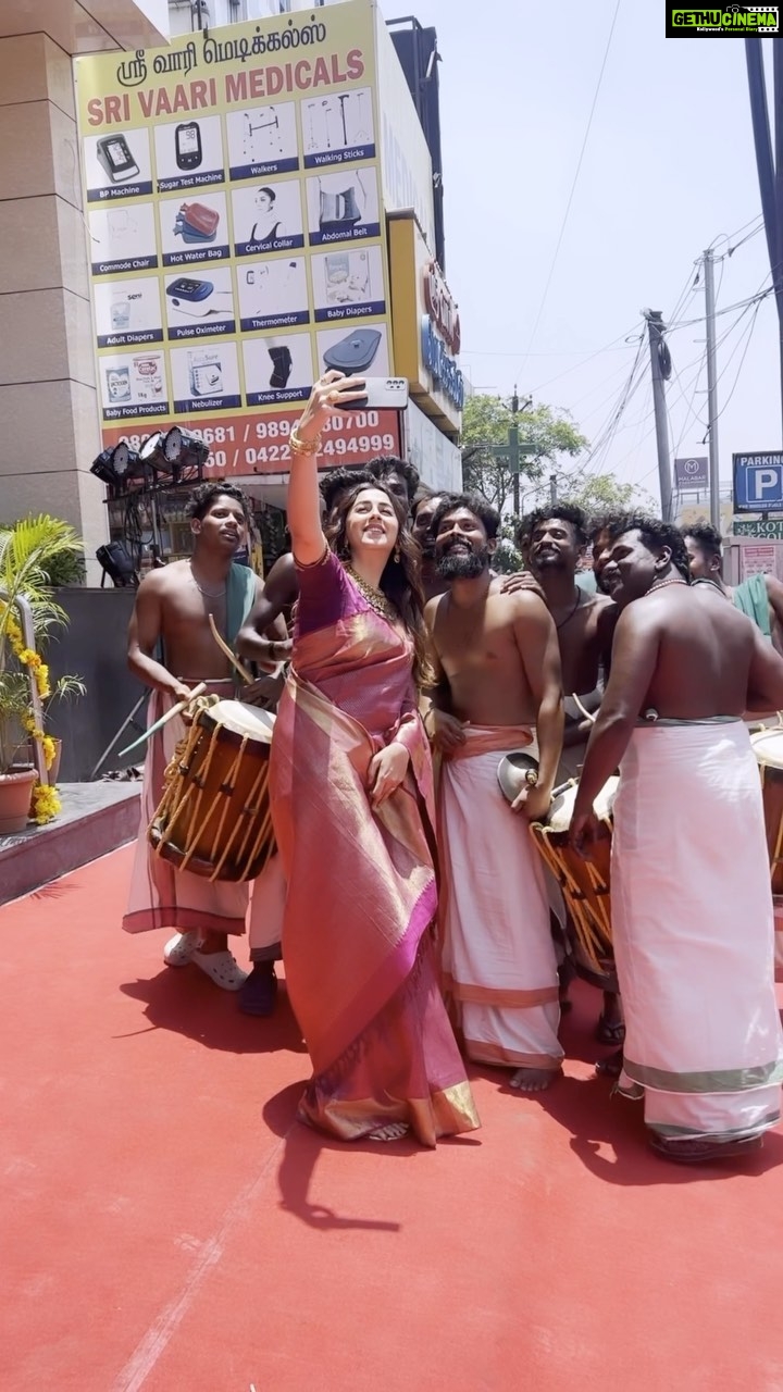 Nikki Galrani Instagram - Iniya Tamizh Puthandu Nalvazhthukkal 🙏🏻♥️ For @josalukkas wearing @anjushankarofficial ♥️✨