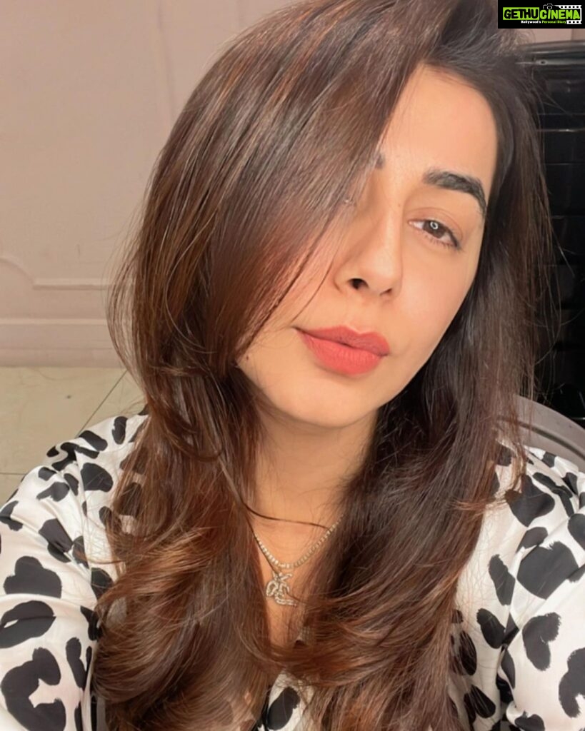 Nikki Galrani Instagram - There she glows again 🖤 After 2 months of the most horrible influenza 🫠 #PostInfluenzaSelfie 🥸 #FeelingCuteMightDeleteLater