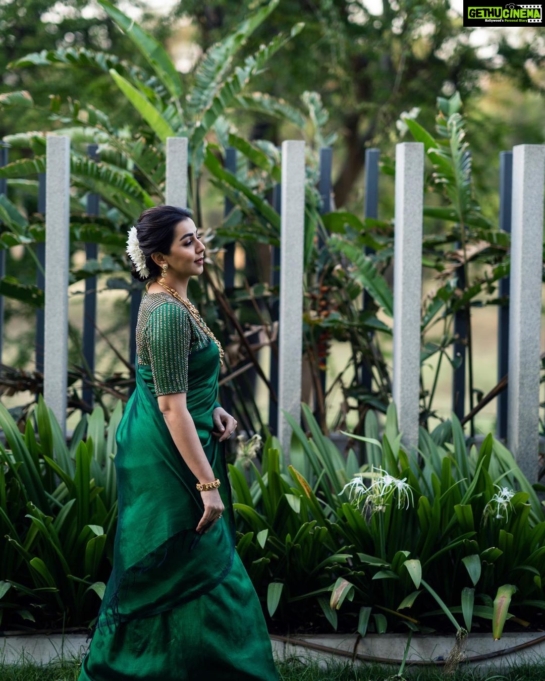 Nikki Galrani - 201.6K Likes - 🦚🦚🦚
Outfit by @anjushankarofficial
Jewellery by @josalukkas
Make up & Hair by @teejays_artistry
Shot by @team_apdeep ✨