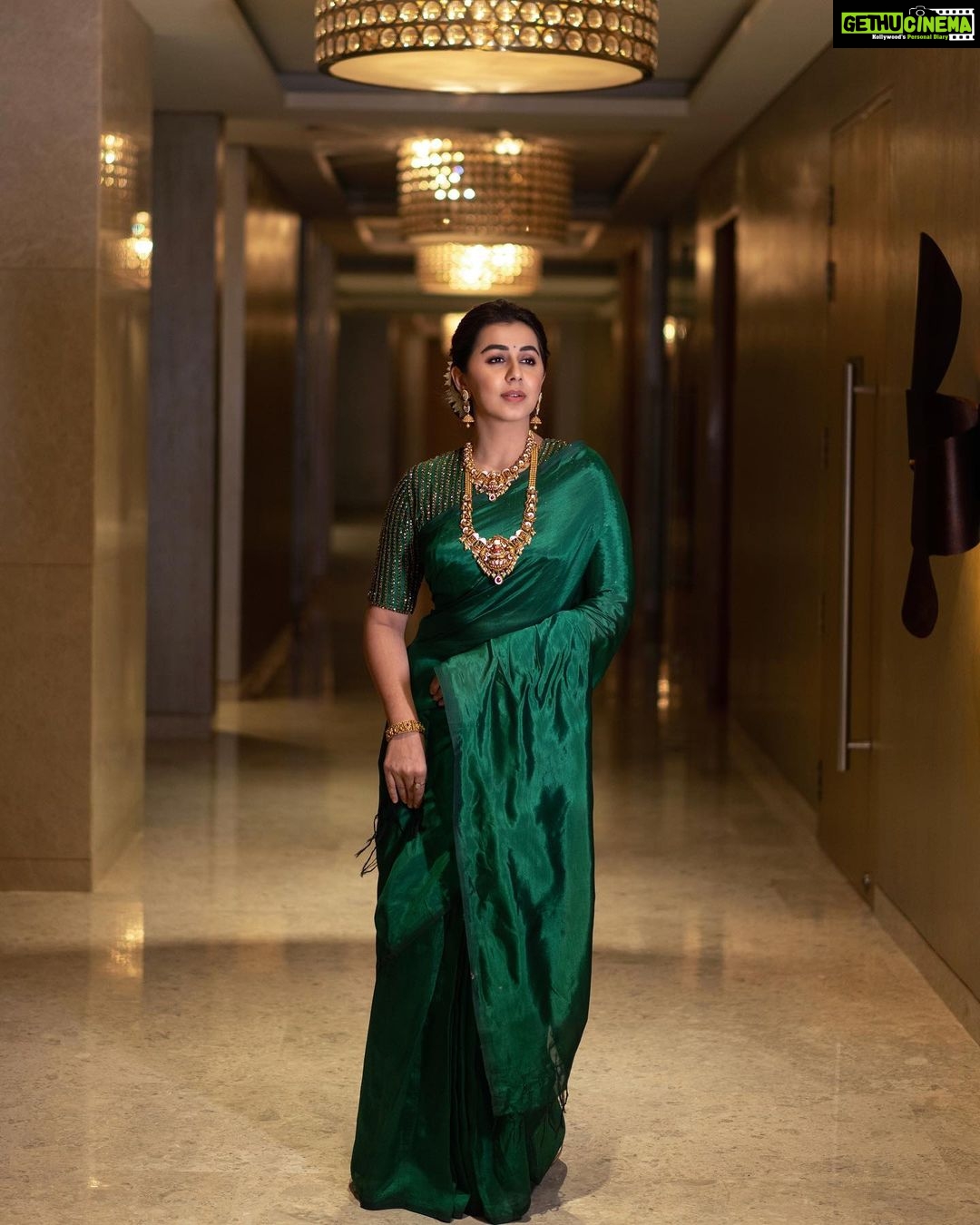 Nikki Galrani - 201.6K Likes - 🦚🦚🦚
Outfit by @anjushankarofficial
Jewellery by @josalukkas
Make up & Hair by @teejays_artistry
Shot by @team_apdeep ✨
