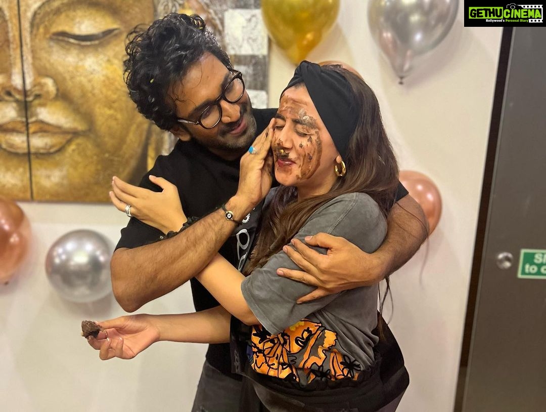 Nikki Galrani Instagram - Thank you for all the birthday love & sweet wishes you guys sent my way ♥️ Truly Grateful for all of you 😘♥️ Here’s a sneak peak of some lovely moments i had with my peeps ♥️ P.S : My apologies I couldn’t response to all the msgs /posts but I did see & read them & it brought the biggest smile on my face 😬