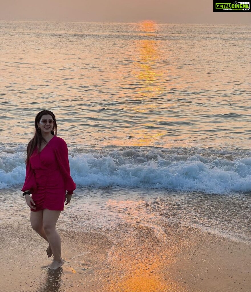 Nikki Galrani Instagram - May the sun within you shine bright this new year ✨ Happy 2023 ♥ #FirstSunriseOfTheYear 📸 : @aadhiofficial
