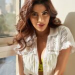 Nikki Tamboli Instagram - Catch on 🍭 . . . . . . . . . . #smile #laugh #happiness #beyou #shine #sunkissed #sunnyday #sunshine #sunsetphotography #nikkitamboli
