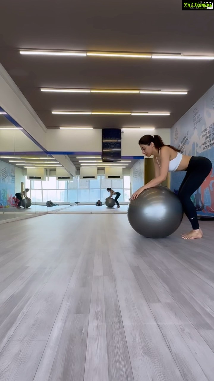Nikki Tamboli Instagram - Balance🧘♀️ . . . . . . . . . #core #yoga #strength #fitness #positivevibes #positivity #happiness #nikkitamboli