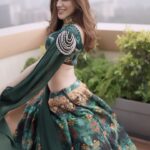 Nikki Tamboli Instagram - ☘️☘️☘️ . . . . . . . . . 📸 @vickyshinde_ @ajienkya_dalvi @wajandarr . . . . #breezeday #reels #reelkarofeelkaro #reelitfeelit #reelsinstagram #trending #trendingreels #nikkitamboli 💚