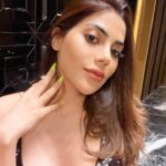 Nikki Tamboli Instagram - It’s Monday. Don’t forget to be Awesome 😎😘 . . . . . . . . . . . #nikkitamboli 🖤🖤🖤🖤🖤