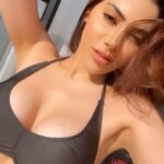Nikki Tamboli Instagram - I find my happiness where the sun shines ☀️😉 . . . . . . 👙 @hottcurves.beachwear . . . . #reels #reelkarofeelkaro #reelsinstagram #reelitfeelit #reelsvideo #reelsindia #sunshine #glow #sunkissed #sunset #nikkitamboli