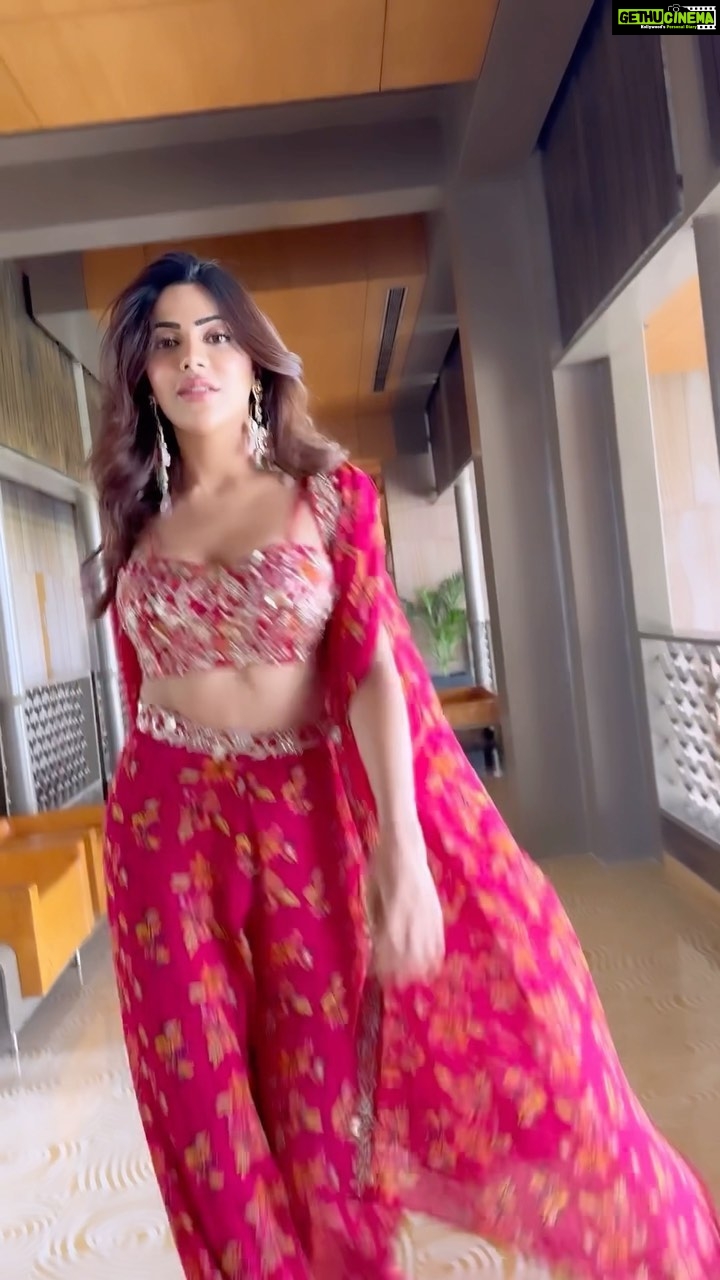 Nikki Tamboli Instagram - Veh alag he taur hundi saadi….💕⚡️ . . . . . . . . . . . . Hair: @sunny_hairr Outfit: @silkybindraofficial Accessories: @amrelijaipur . . #lucknow #promotion #nikkitamboli