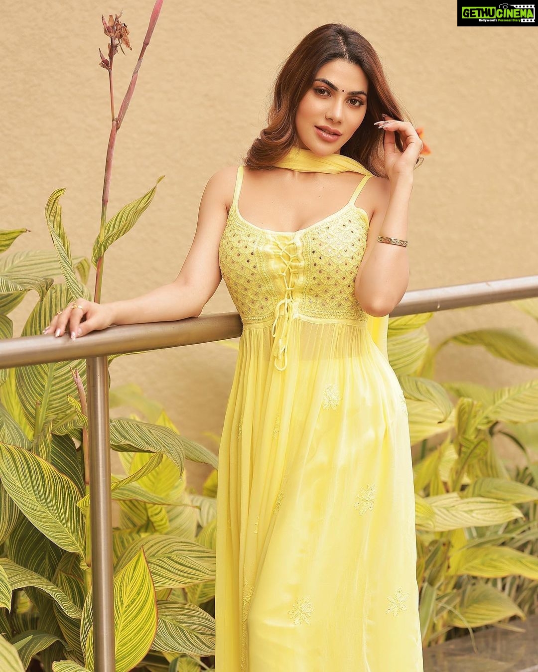 Nikki Tamboli Instagram - 🧁 . . . . . . . . . . . . . . #nikkitamboli #yellow #indian #love #happiness