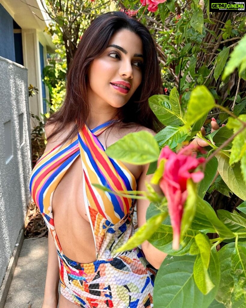 Nikki Tamboli Instagram - bitchesss come & go bruh, but you know i stay…☃️💓 Goa