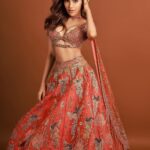 Nikki Tamboli Instagram - “I give’em goosebumps every time🧡 . . Magazine: @culturedwedding Managing Editor: @yadav_manjeet Business Head: @divyanijain1925 Photographer: @amitkhannaphotography Styled by: @stylingbyvictor @sohail__mughal___ Assisted by: @janvijain123 Make-up: @makeupbyrishabk Hair: @hairstylist_jennny Outfit: @sulakshanamonga Jewellery: @nehbynehaparmar Location: @maximusstudiomumbai Artist PR: @shimmerentertainment Co-ordinated by: @nadiiaamalik . . #nikkitamboli #culturedwedding #culturedweddingmagazine