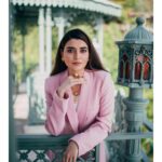 Nimrat Khaira Instagram - HER SOUL IS ROYALTY 🌟💛 Photographer & Creative Director @bharat_rawail Styled by @jinalpnagda Earrings and neck chains @echoaccessories_ Ring @anantayabymani Shoes @oceedeeshoes Makeup @passirajan Execution Team @brownstudios1