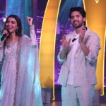 Nimrat Khaira Instagram - Catch me and @armaanmalik on @MTVIndia #ImLovinItLive at 7pm! We‘ve both teamed up for the very first time and we are beyond excited to bring you this collaboration called #DilMalanga 🤍🙏🏻 @kumaarofficial 🙏🏻 One step each day 🧿 Grateful.
