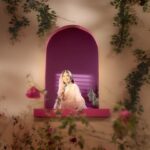 Nimrat Khaira Instagram – Sheesha dekh k clip payi laavan 🌸
#Raanjha @spotifyindia #spotifysingles