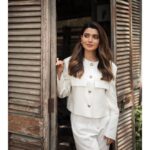 Nimrat Khaira Instagram - 🤍🤍 Photography & creative director @bharat_rawail Styled by @jinalpnagda Earrings @kraftsmiths Rings @aulerthofficial @echoaccessories_ Shoes @oceedeeshoes Makeup @passirajan Execution team @brownstudios1
