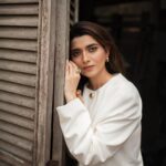 Nimrat Khaira Instagram - TRUST THE MAGIC OF BEGINNING 💛🌟 Photographer & Creative Director @bharat_rawail Styled by @jinalpnagda Earrings @kraftsmiths Rings @aulerthofficial @echoaccessories_ Shoes @oceedeeshoes Makeup @passirajan Execution Team @brownstudios1