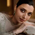Nimrat Khaira Instagram - Tuci na adhe chan warge o 😍ਜੋੜੀ in cinemas ❤️ @the_rosegirl @rasa_jewels