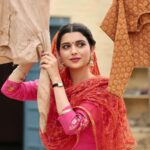 Nimrat Khaira Instagram – ਜੋੜੀ enter krchuki Second week ch ,Tuhade pyaar li sab da teh dillon shukriya 🙏🏻 Jina aje nhi dekhi aa ,dekh k aao jrur ♥️♥️ te apne vichar jroor pesh kreo 😍 
#SitaraKamaljot 

📸@dashmesharts