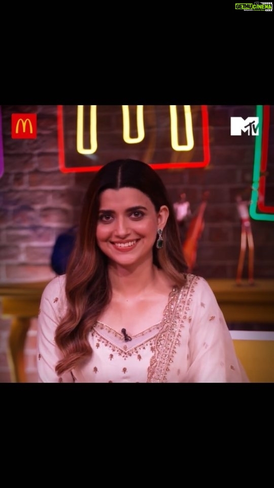 Nimrat Khaira Instagram - Watch Nimrat get candid for a whole minute with McDonald's I'm Lovin' It Live with MTV. 👀 . . #ImLovinIt #McDonaldsImLovinitLiveWithMTV #McDonaldsMusic #ImLovinitlive #MTVMusic #MTVIndia #Mcdonalds #MusicShow #NimratKhaira
