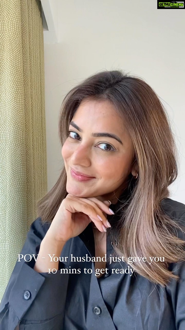 Nisha Agarwal Instagram - Does this happen to you? Between getting Ishaan ready and other work I’m usually left with a few minutes to get ready! So I have this super quick look I go for these days.. tell me what you think? Products used; Concealer @tartecosmetics Eyeshadow @urbandecaycosmetics naked reloaded palette shade - Bribe Cheek tint - @benefitindia play tint Lips - @benefitindia benetint Highlighter - @maccosmeticsindia Soft & Gentle #makeuptutorial #quickmakeup #easymakeup