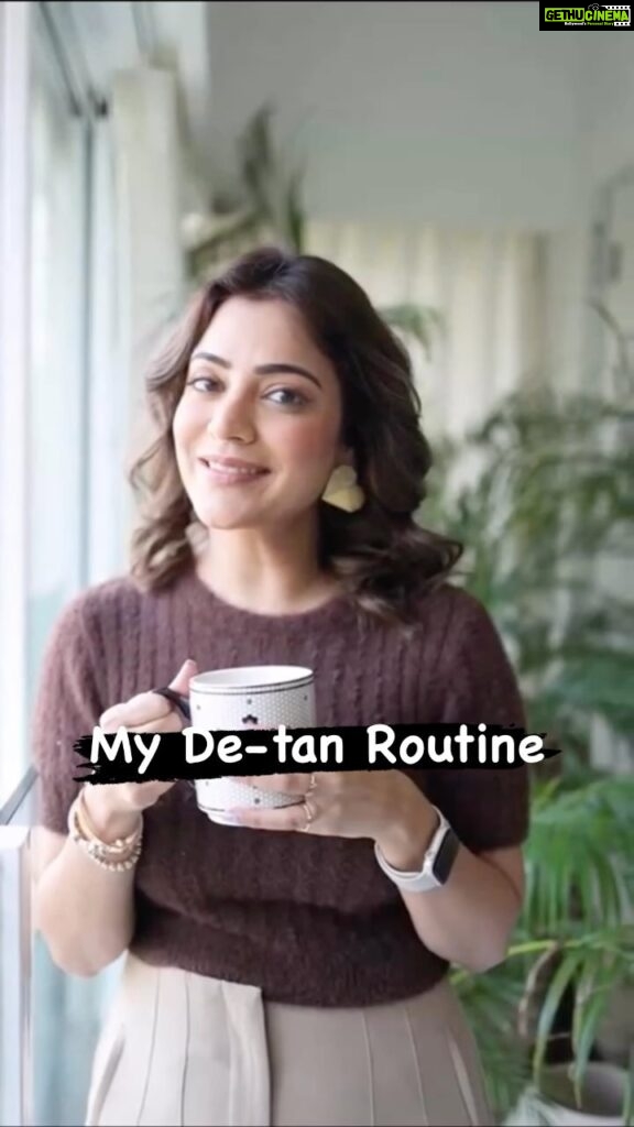 Nisha Agarwal Instagram - Here’s my little secret to the most glowing skin ever and it consists of just two simple steps - a de-tan routine like no other with @lovebeautyandplanet_in ‘s Coffee & Warm Vanilla body scrub & body wash! The scrub is made with walnut, jojoba oil and shea butter which help with exfoliating, nourishing and detanning the skin really beautifully! The Body Wash is super energizing & refreshing with a rich aroma of coffee & is non-drying and sulfate-free 🤎 The products have a delicious fragrance which instantly puts a smile on my face! #Detanning #TanRemoval #LoveBeautyAndPlanet #CoffeeAndWarmVanilla #BodyScrub