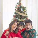 Nisha Agarwal Instagram - Here’s everything we had to do to just get one perfect Christmas photo, but we’ll it was so very worth it. Hope y’all are having the best holidays 🎄✨❤️ #christmas #christmasdecor #christmastree #christmasphoto