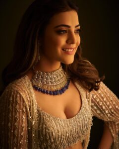 Nisha Agarwal Instagram - Feeling festive.. also special mention to this look 😍😍😍 and this gorgeous gorgeous jewelry from @gehnajewellers1 

Wearing @dishapatilpretcouture 
📸 @rohnpingalay 

#indianwedding #indianweddingjewellery #jewelry #indiandesigner