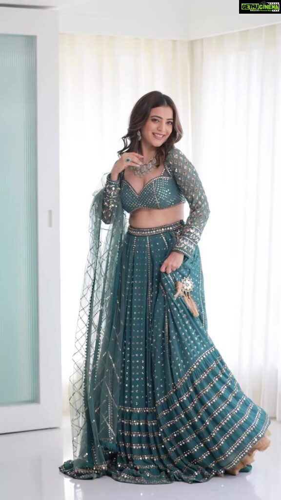 Nisha Agarwal Instagram - Can’t decide if I’m more in love with this outfit or this audio!! Always vibing and thriving in lehengas, what is your go to shaadi outfit? Wearing @vvanivats Jewelry @mahesh_notandass MUAH @khush.mua 📸 @piyushtanpureandco #indianwedding #indianwear #indianweddinglehenga #lehenga #indiandesigners