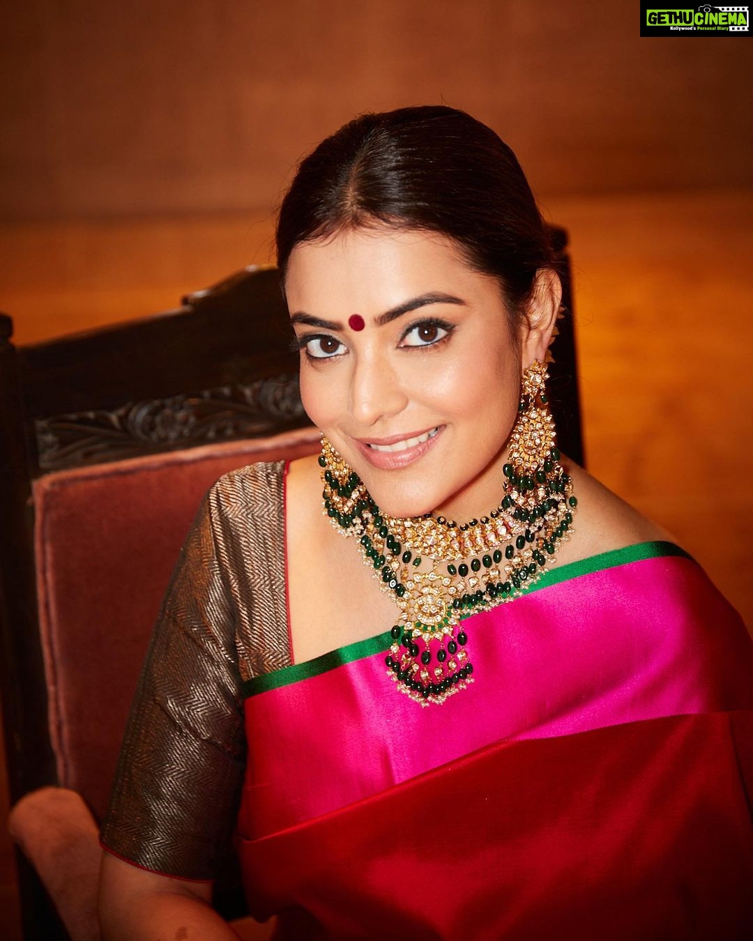 Nisha Agarwal Instagram - Happy girls are the prettiest! Beaming with joy as the youngest of our pack, of our generation got married last week. Wearing @raw_mango Jewels @gehnajewellers1 📸 my fav @tejasnerurkarr #indianwedding #indianweddingdress #indianweddingwear #weddingwear #festiveindianwear #indiandesigners