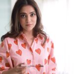 Nisha Agarwal Instagram - There is nothing that Surma, Mascara and a Black Kurti Set can’t fix. It’s such a basic yet bold fit.Pair this with a black bindi and you’ve just taken this to the next level. Lounge set @thepink.elephant Indian outfit @inaayatbysugandha #indianwear #casual #casualoutfit #indiancasual #indiancasualwear #indiansuit