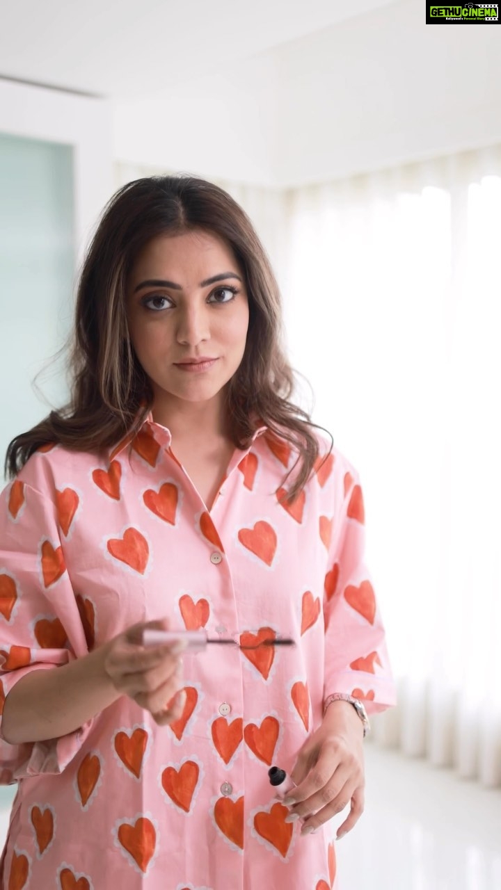 Nisha Agarwal Instagram - There is nothing that Surma, Mascara and a Black Kurti Set can’t fix. It’s such a basic yet bold fit.Pair this with a black bindi and you’ve just taken this to the next level. Lounge set @thepink.elephant Indian outfit @inaayatbysugandha #indianwear #casual #casualoutfit #indiancasual #indiancasualwear #indiansuit