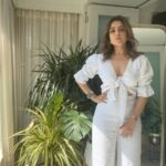 Nisha Agarwal Instagram - What you see vs. what I see 🙈 Wearing @summersomewhereshop Earrings @19dagaaccessories Shoes @thecaistore #summer #summerwear #summereffortlessdressing