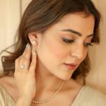 Nisha Agarwal Instagram - Sparkling smiles and shimmering diamonds definitely go hand in hand, I’m in complete awe of these beautiful designs from CaratLane’s Solitaire collection💜💎 Use code "VSAxCL" and get 10% off on ALL diamond jewellery @caratlane 🤩 Get flat 15% off on diamond prices of preset Solitaire designs💎 #Ad #SolidAsASolitaire #CaratLane #MyCaratLaneStory #GiftACaratLane