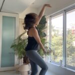 Nisha Agarwal Instagram - Dancey skippity hoppity hop after my workout this morning.. I guess cos I’m going to meet my divine friend @maitreya_dadashreeji ❤️❤️❤️ #TheDadaEffect #morningworkout #getupandgetmoving