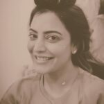 Nisha Agarwal Instagram - BTS of a fabulous super fun shoot with @kajalaggarwalofficial for @azafashions cover ❤️ #fashion #clothes #style #makeupartist #makeup #hairstyles