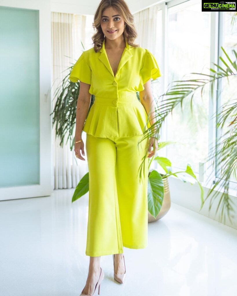 Nisha Agarwal Instagram - Embracing the electric energy of neon in this elegant pant suit! 💚✨ Wearing @aniclothing.in Earrings @varnikaaroraofficiall Shoes @hm #ColorfulConfidence #neonvibes #summer #summerdressing