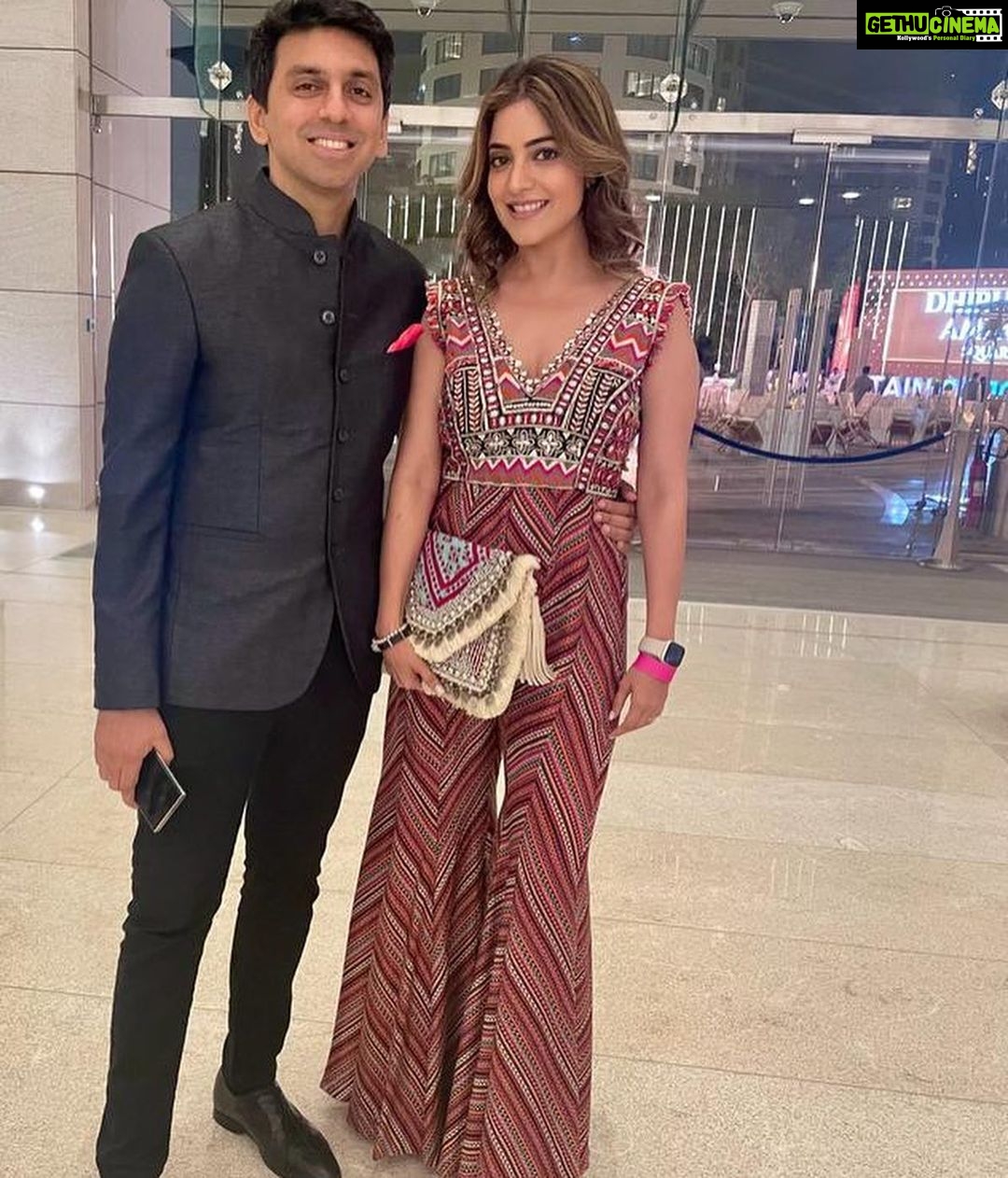 Nisha Agarwal Instagram - Anyone who lives in Mumbai or visiting please go to @nmacc.india apart from the world class shows, the most spectacular fashion and art exhibits, just the way the space is made is a must see. Made meticulously with eye to every singly tiny detail to make the experience so so special. And if you can get your hands on tickets for “Civilization to Nation” and I assure you, you will leave feeling proud of your nation and being Indian. Thank you Mrs. Nita Ambani for such an incredible space and an even more beautiful experience. Wearing @svacouture Bag @vipulshahbags
