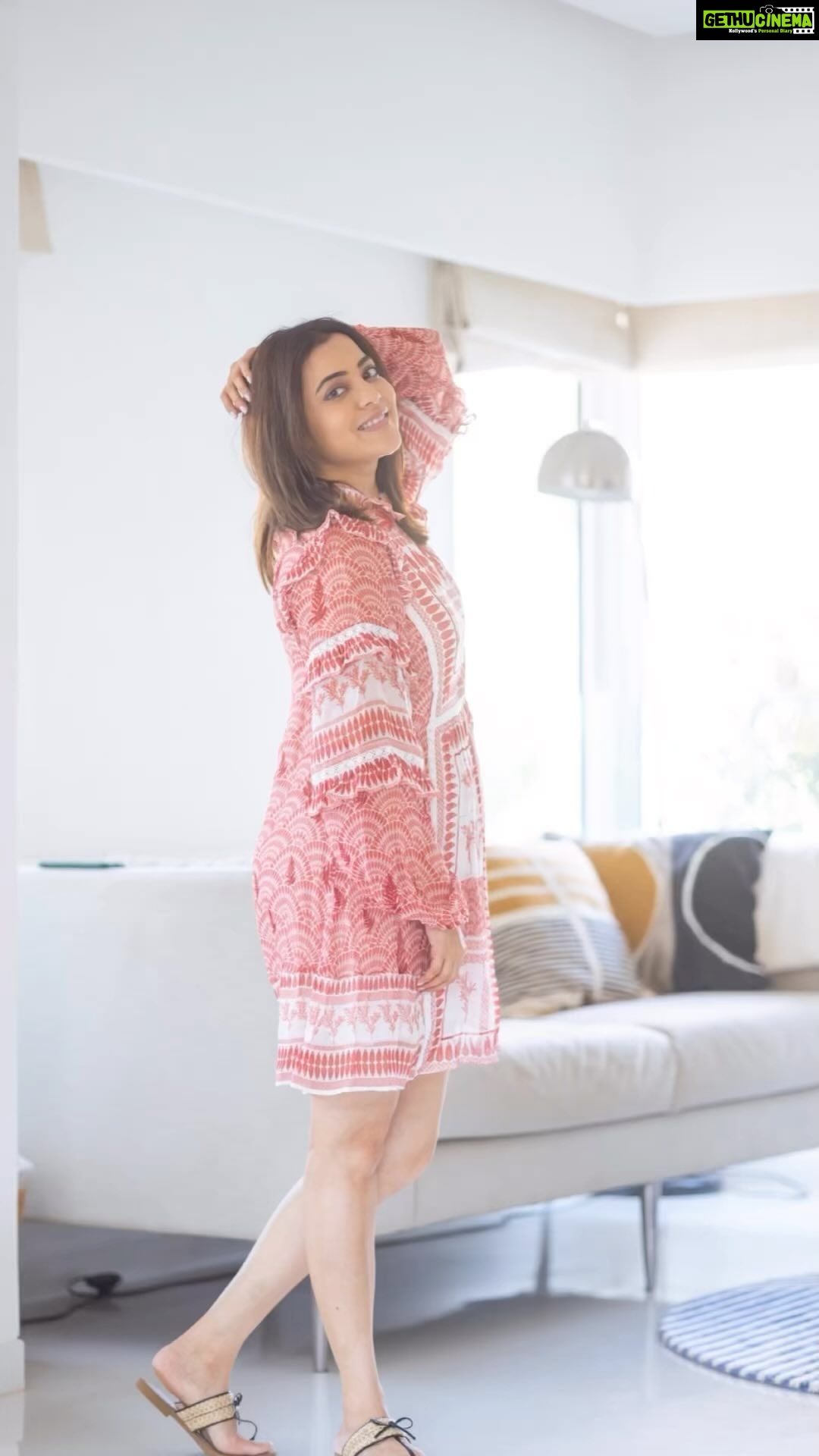Nisha Agarwal Instagram - Iv got summer on my mind.. and all I can think of is summer wear.. easy breezy silhouettes and pure cotton fabric ❤️ Wearing @_shrutisancheti @amigos.rizwan #summer #summervibes #summeroutfit #summerwear