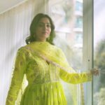 Nisha Agarwal Instagram - Cos the wedding season is not over yet.. Color ❤️ it is the color of the season no ?? Oh and this song ❤️❤️❤️ Wearing @gopivaiddesigns Shoes @crimzonworld #indianfestivewear #indianwedding #indianfestivewear #indiandesigner #indiandesignerwear #indianoutfit