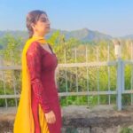 Nisha Bano Instagram - Haye Jattiye 🌼😍 #nishabano #desiqueen #shoottime #suit #reels