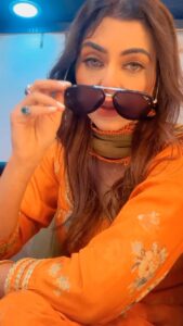 Nisha Bano Instagram - Mere Bare Mein Jeada Mat Socho 🤣😂😂 

#nishabano #comedyvideos #funnyvideos #instareels