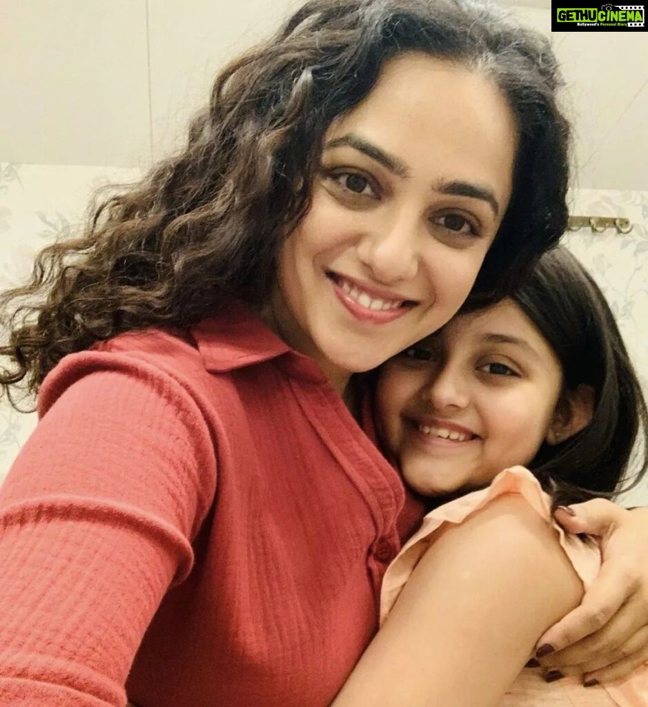 Nithya Menen Instagram - Will miss you guys .. 🤎 @ivana_kaur @theamitsadh @mayankvsharma @bharathwaajsubbu ... especially my baby Ivana.. you will grow up into being the most loving and gentle girl ever :) I hope to see you again often through it 🌸🤍