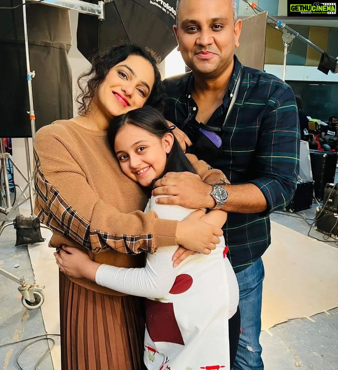 Nithya Menen Instagram - Will miss you guys .. π€ @ivana_kaur @theamitsadh @mayankvsharma @bharathwaajsubbu ... especially my baby Ivana.. you will grow up into being the most loving and gentle girl ever :) I hope to see you again often through it πΈπ€