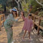 Niti Taylor Instagram - Pretty girls walk like this 🐥🐥 My little pumpkin and me🫶🏻🤍 Zyrah & her maasi❤️ #niece #aunt #trendingreels #reelitfeelit #instagramreels #reelsinstagram #africa #zambia #auntneicelove