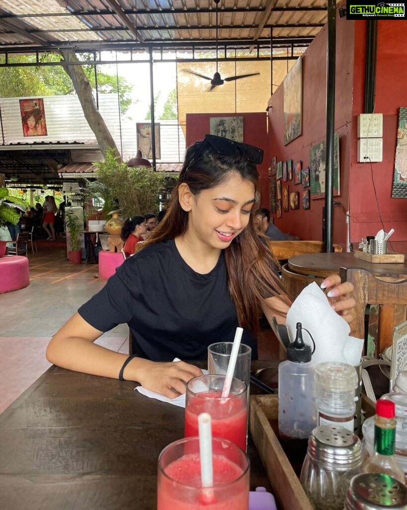 Niti Taylor Instagram - I’m happy to report that my inner child is still ageless🙅🏻‍♀️🙋🏻‍♀️🫶🏻