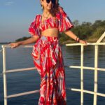 Niti Taylor Instagram - Dreamed of para-para-paradise❤️‍🔥 #africa #boatlife #zambia Royal Chundu Zambezi River Lodge